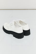Load image into Gallery viewer, Lace-Up Round Neck Shoes
