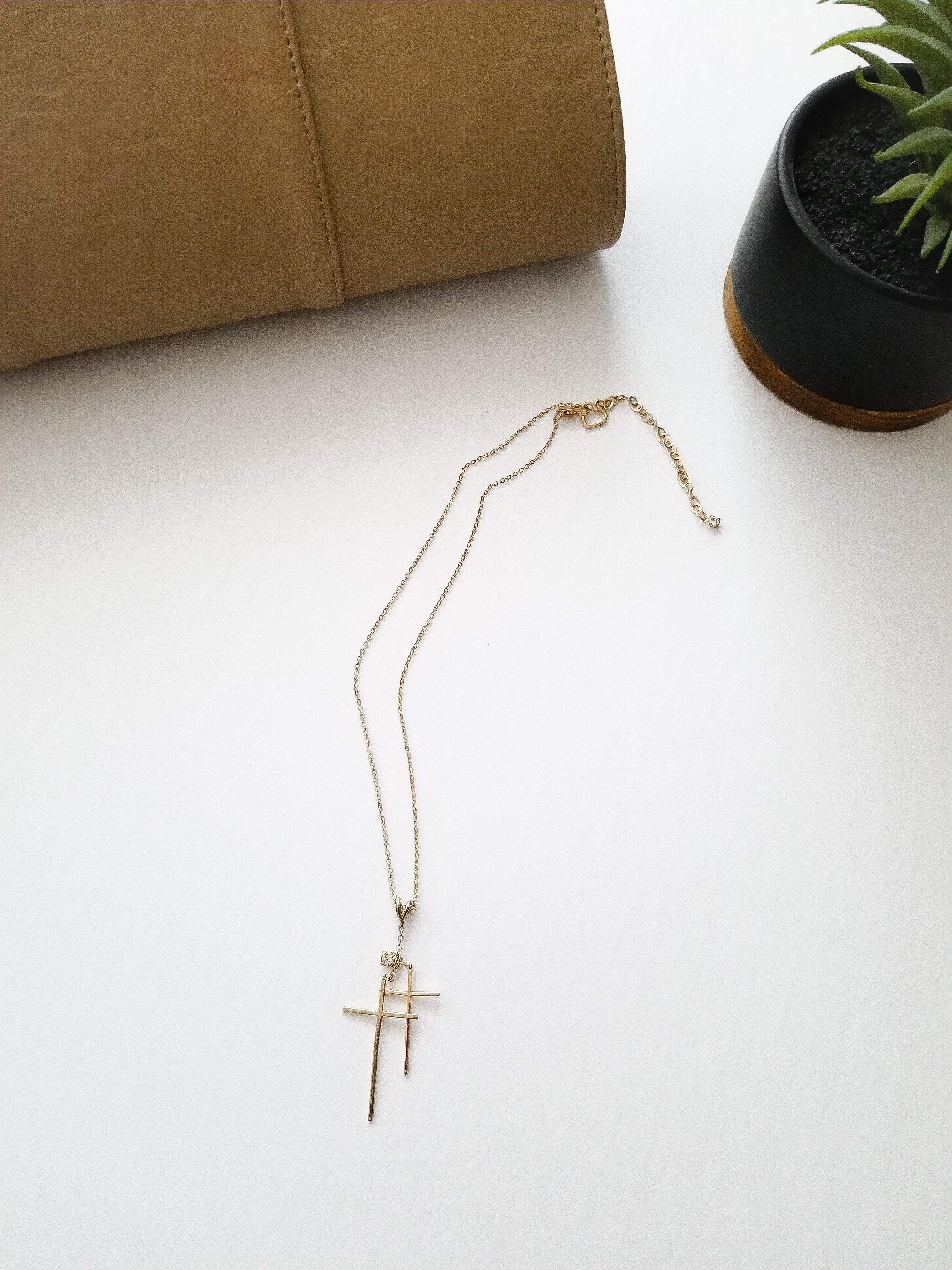 NECKLACE - DOUBLE CROSS - Lovely Push Boutique